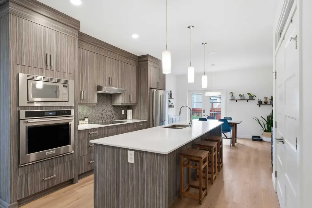 308 11 Avenue NE Calgary AB T3E 0Z1