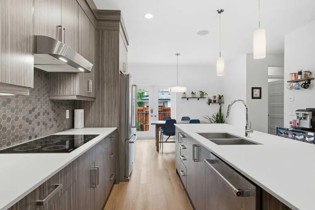 308 11 Avenue NE Calgary AB T3E 0Z1