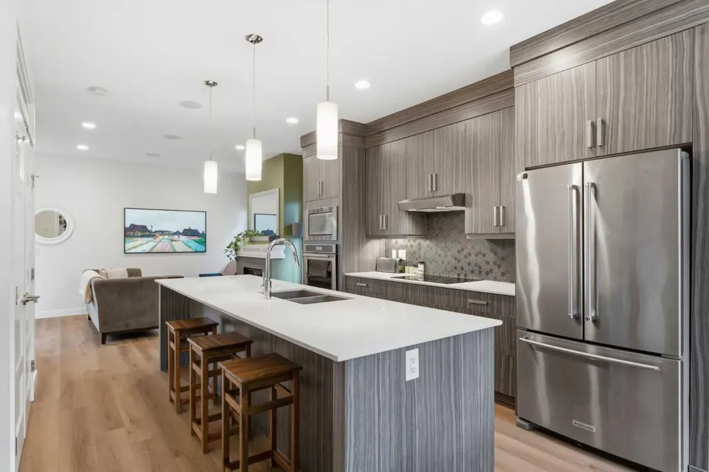 308 11 Avenue NE Calgary AB T3E 0Z1