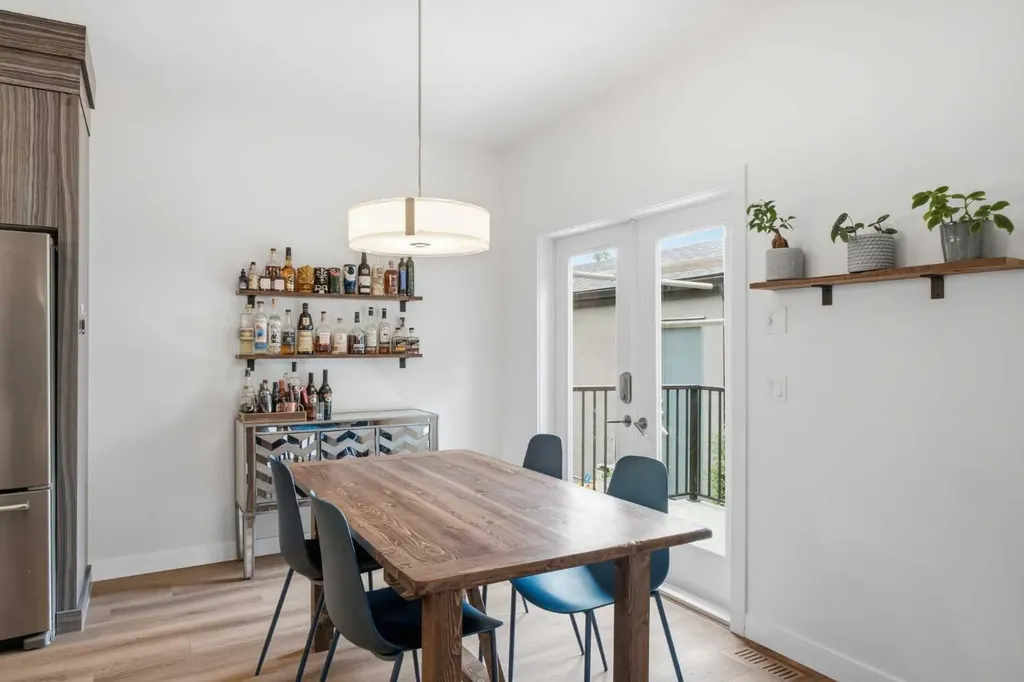 308 11 Avenue NE Calgary AB T3E 0Z1