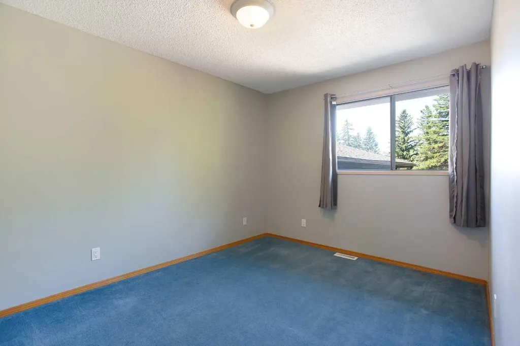 336 Rundlehill Drive NE Calgary AB T1Y 2Y2
