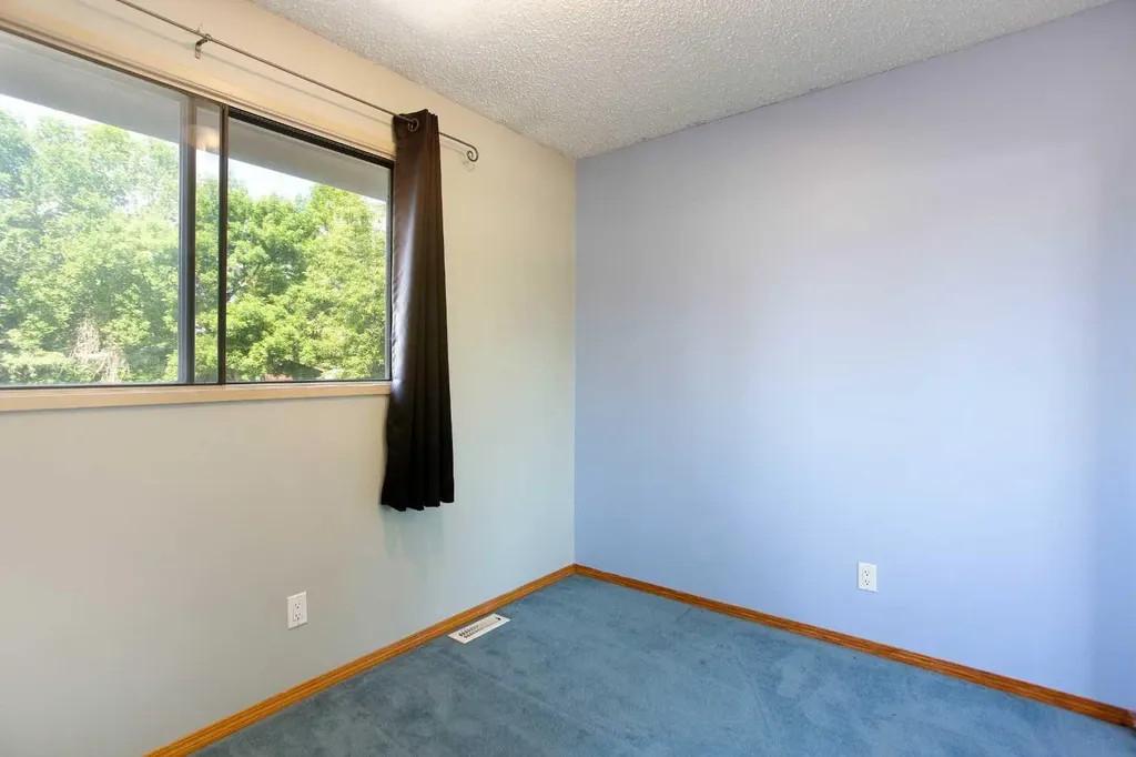 336 Rundlehill Drive NE Calgary AB T1Y 2Y2