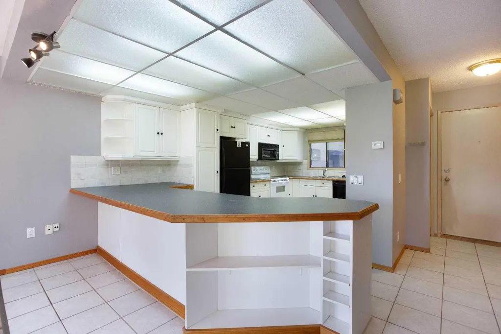 336 Rundlehill Drive NE Calgary AB T1Y 2Y2