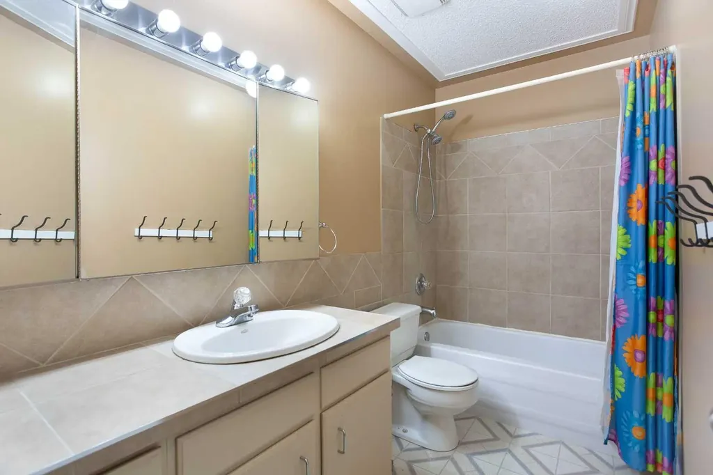 336 Rundlehill Drive NE Calgary AB T1Y 2Y2
