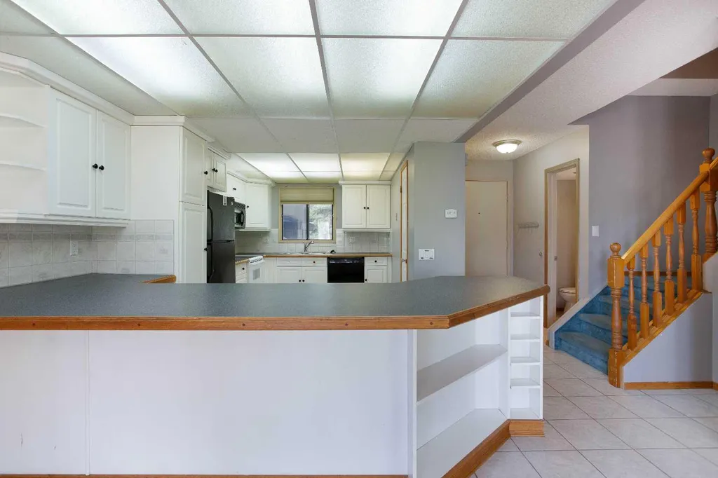 336 Rundlehill Drive NE Calgary AB T1Y 2Y2