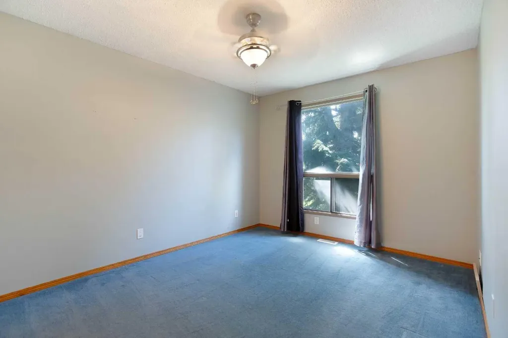 336 Rundlehill Drive NE Calgary AB T1Y 2Y2