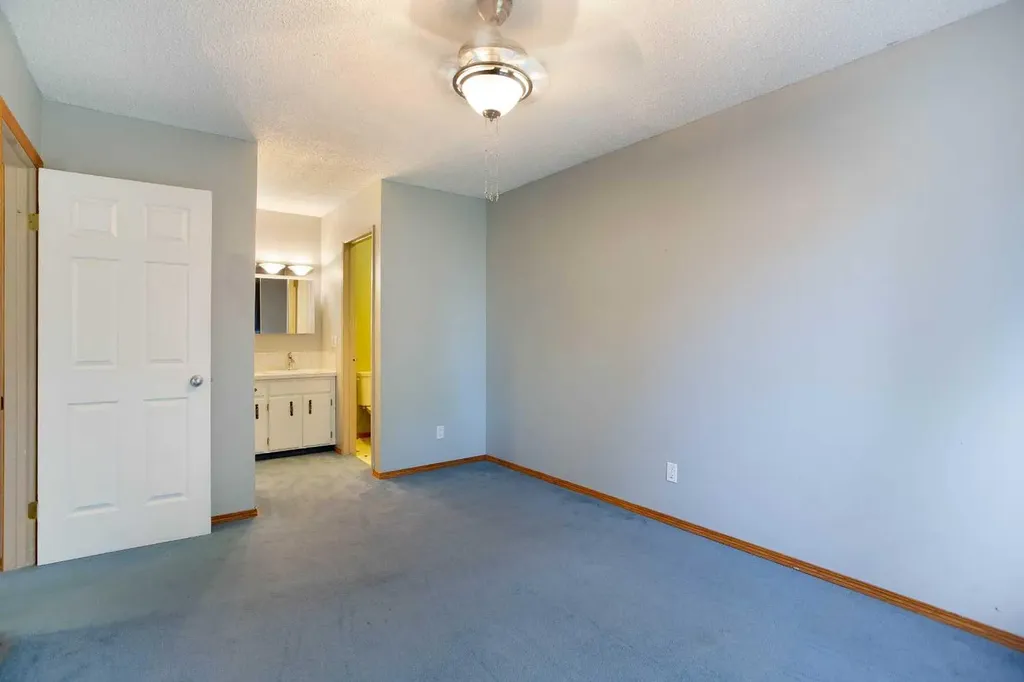 336 Rundlehill Drive NE Calgary AB T1Y 2Y2