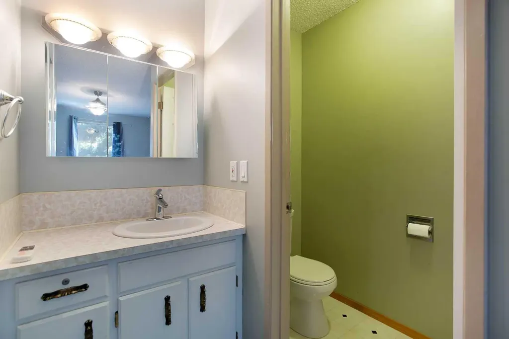 336 Rundlehill Drive NE Calgary AB T1Y 2Y2