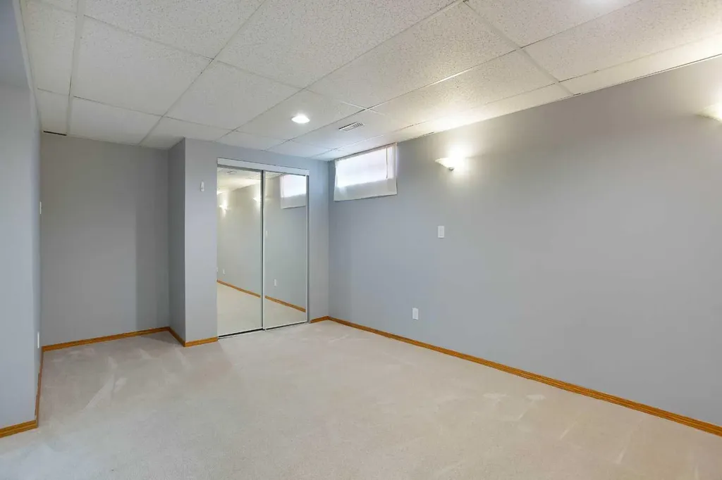 336 Rundlehill Drive NE Calgary AB T1Y 2Y2
