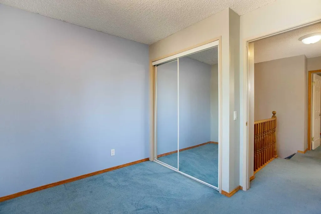 336 Rundlehill Drive NE Calgary AB T1Y 2Y2