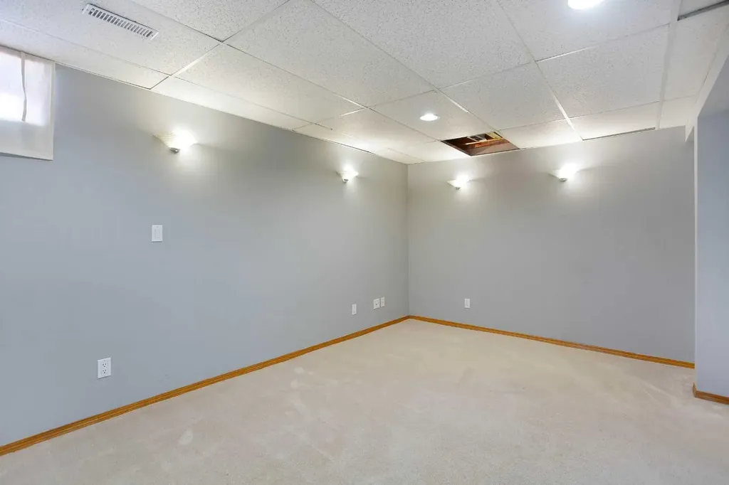 336 Rundlehill Drive NE Calgary AB T1Y 2Y2