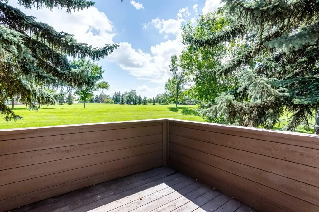 336 Rundlehill Drive NE Calgary AB T1Y 2Y2