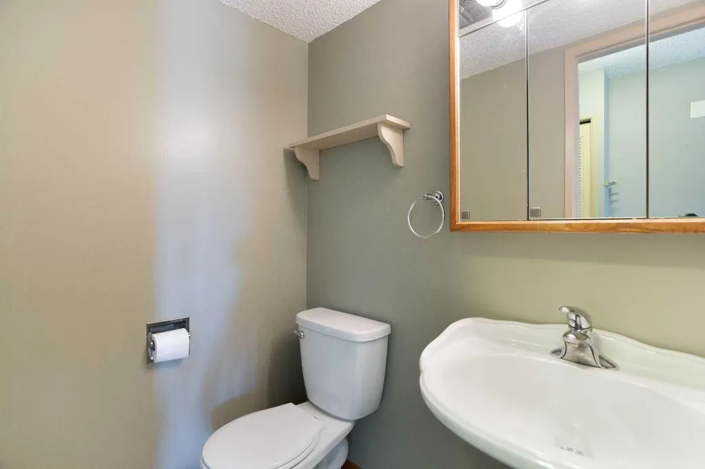 336 Rundlehill Drive NE Calgary AB T1Y 2Y2