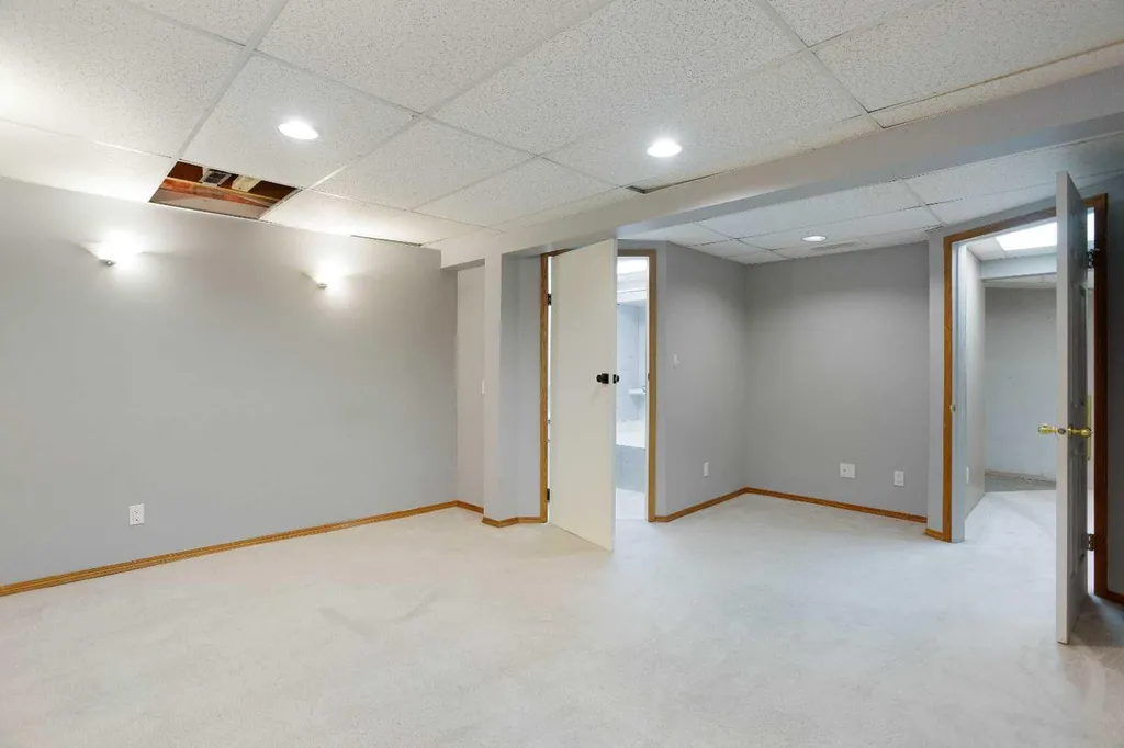 336 Rundlehill Drive NE Calgary AB T1Y 2Y2