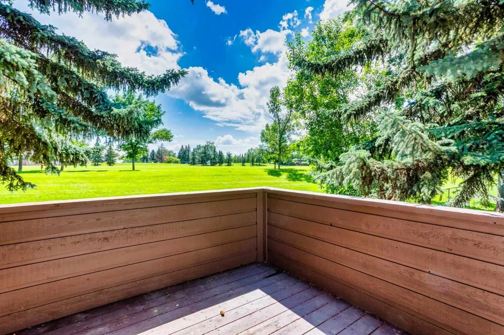 336 Rundlehill Drive NE Calgary AB T1Y 2Y2