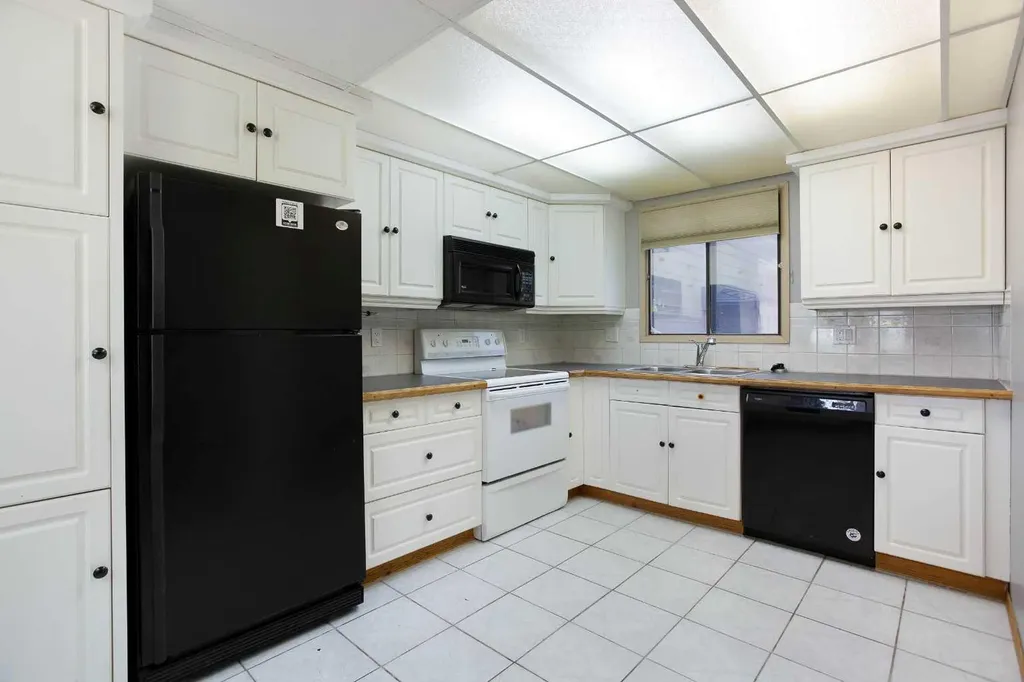 336 Rundlehill Drive NE Calgary AB T1Y 2Y2