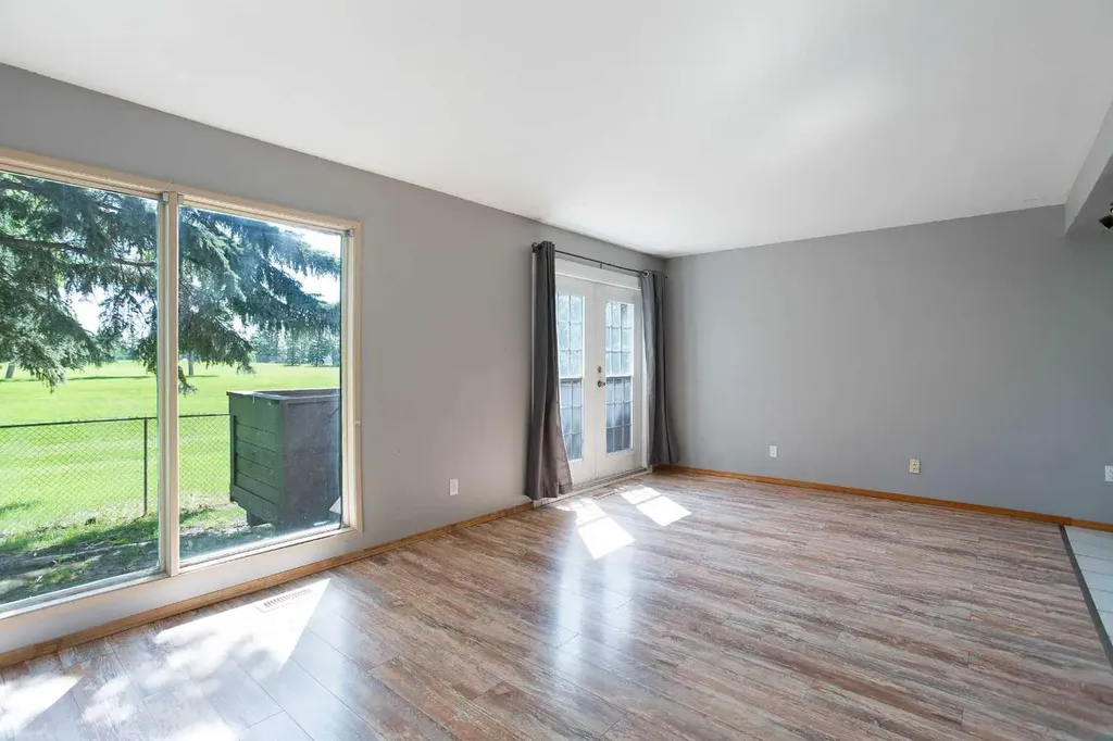336 Rundlehill Drive NE Calgary AB T1Y 2Y2
