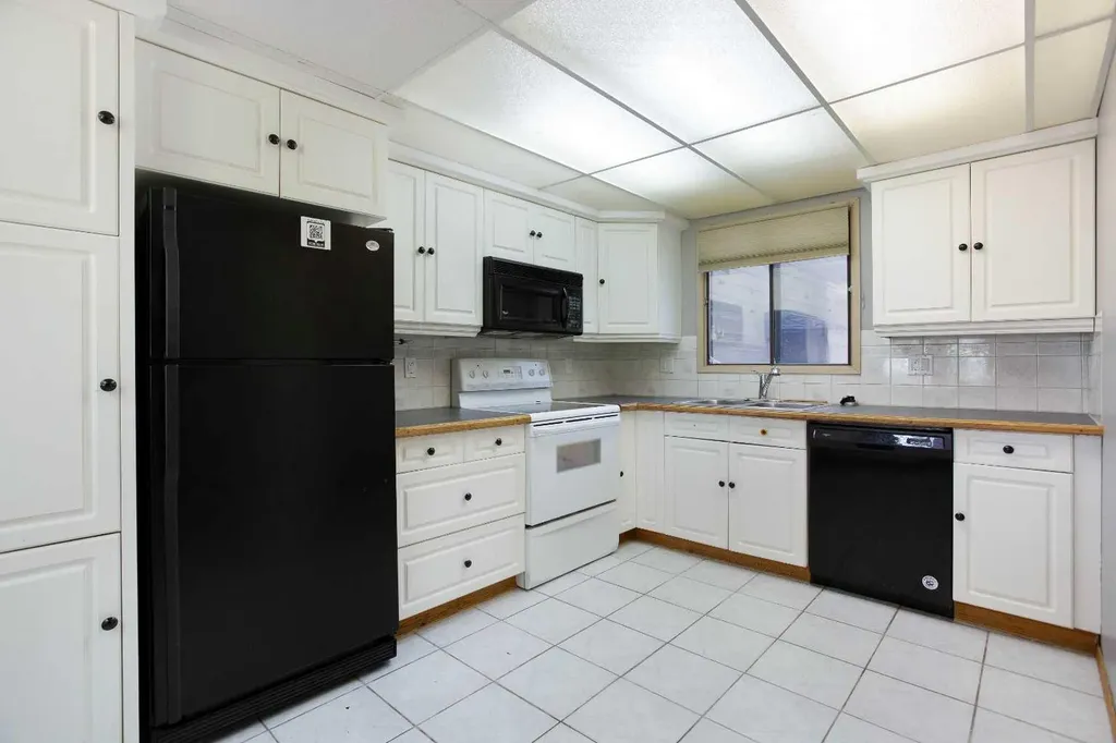 336 Rundlehill Drive NE Calgary AB T1Y 2Y2