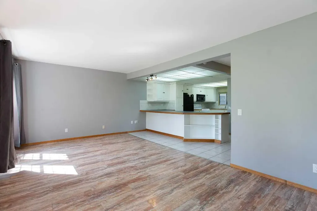 336 Rundlehill Drive NE Calgary AB T1Y 2Y2