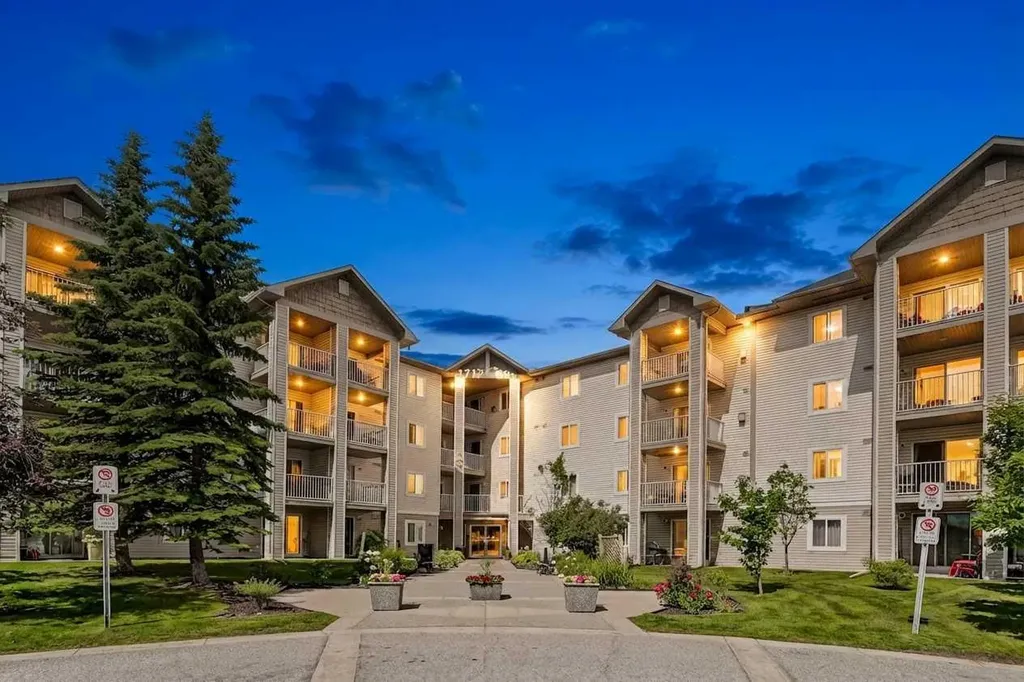 1717 60 Street SE Calgary AB T2A 7Y7