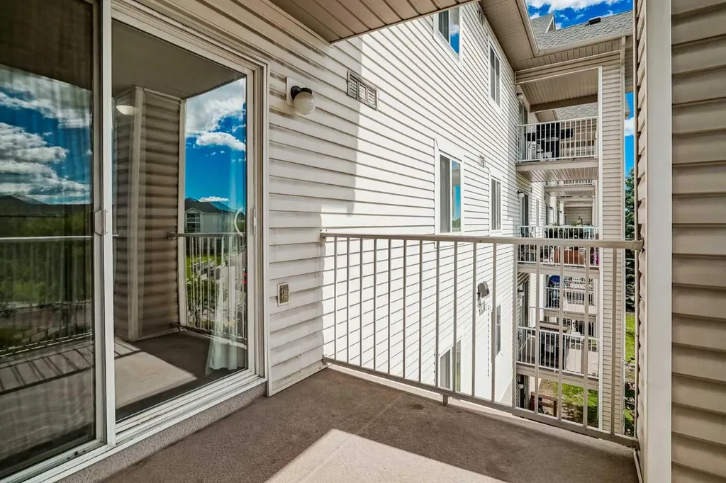 1717 60 Street SE Calgary AB T2A 7Y7