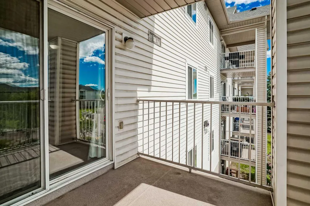 1717 60 Street SE Calgary AB T2A 7Y7