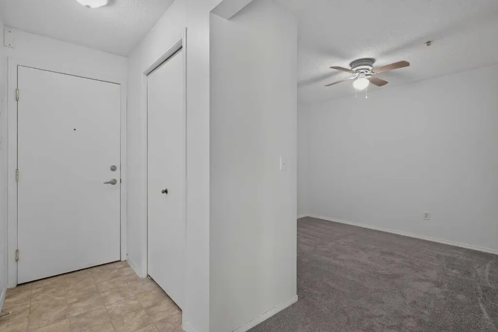 1717 60 Street SE Calgary AB T2A 7Y7