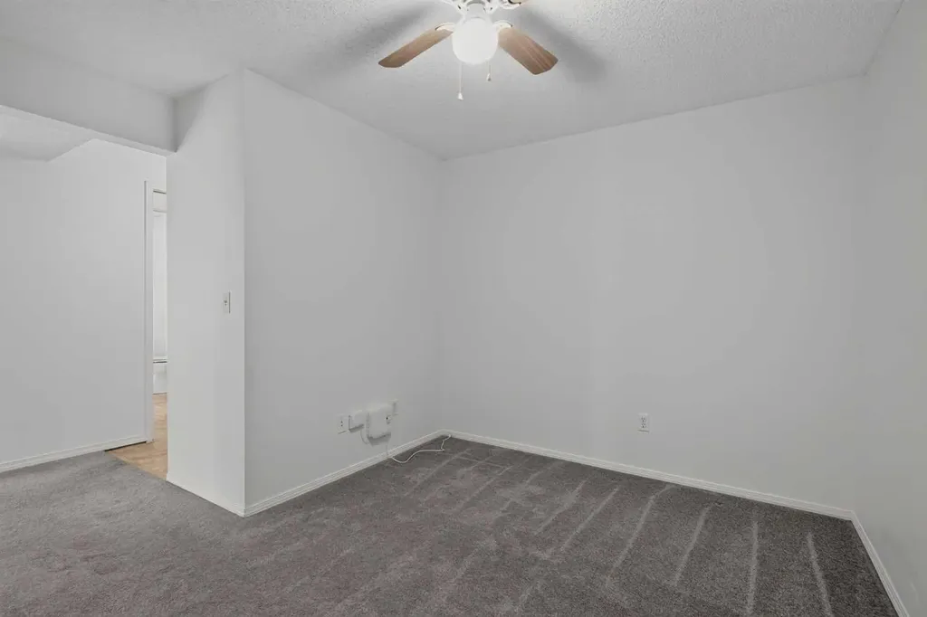 1717 60 Street SE Calgary AB T2A 7Y7