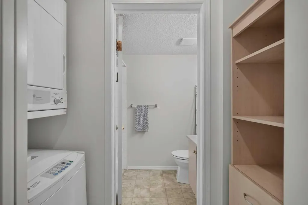 1717 60 Street SE Calgary AB T2A 7Y7