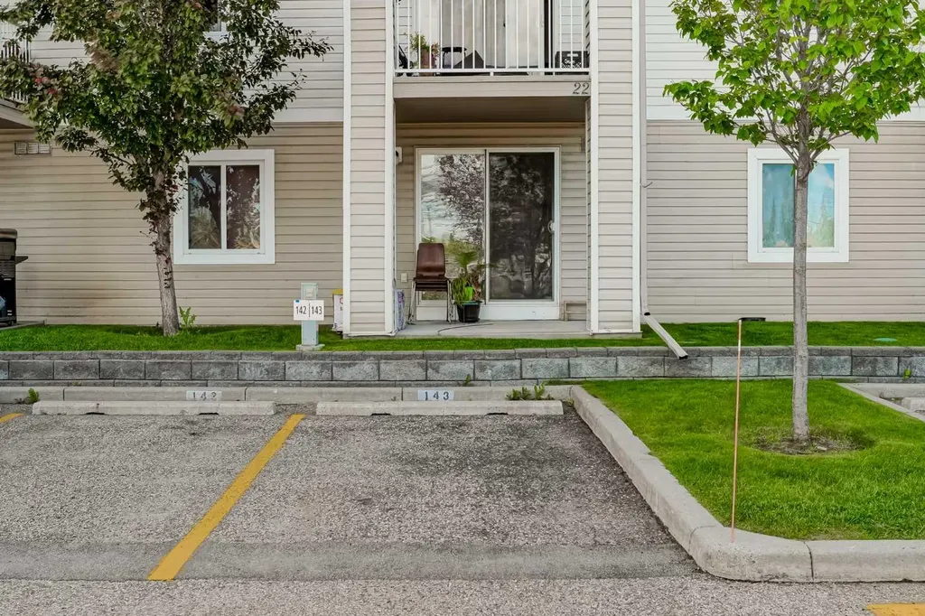 1717 60 Street SE Calgary AB T2A 7Y7