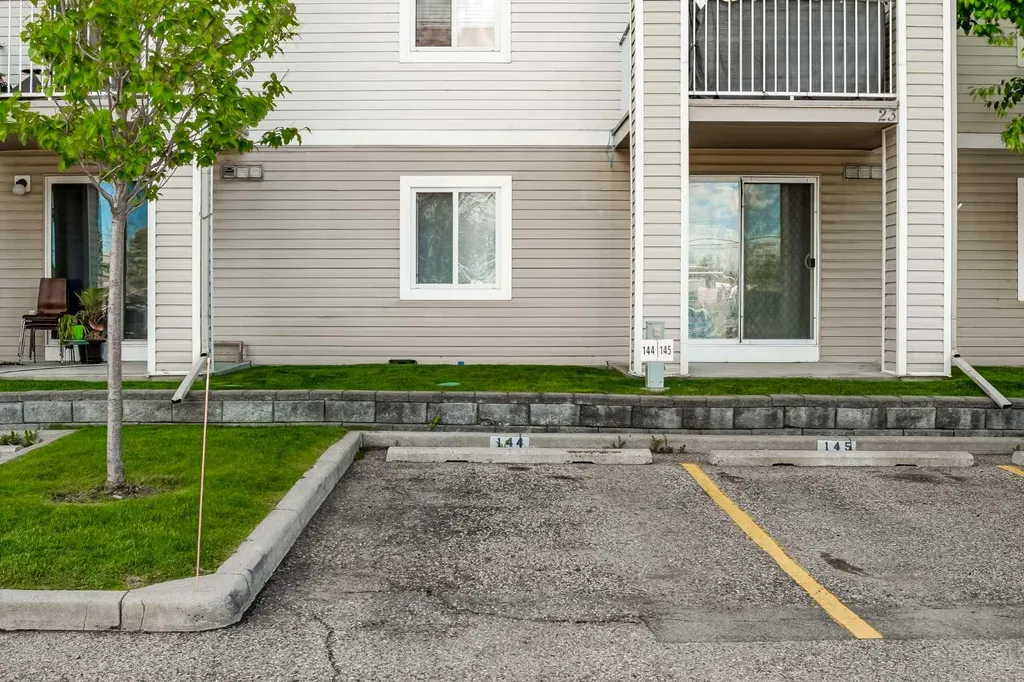 1717 60 Street SE Calgary AB T2A 7Y7