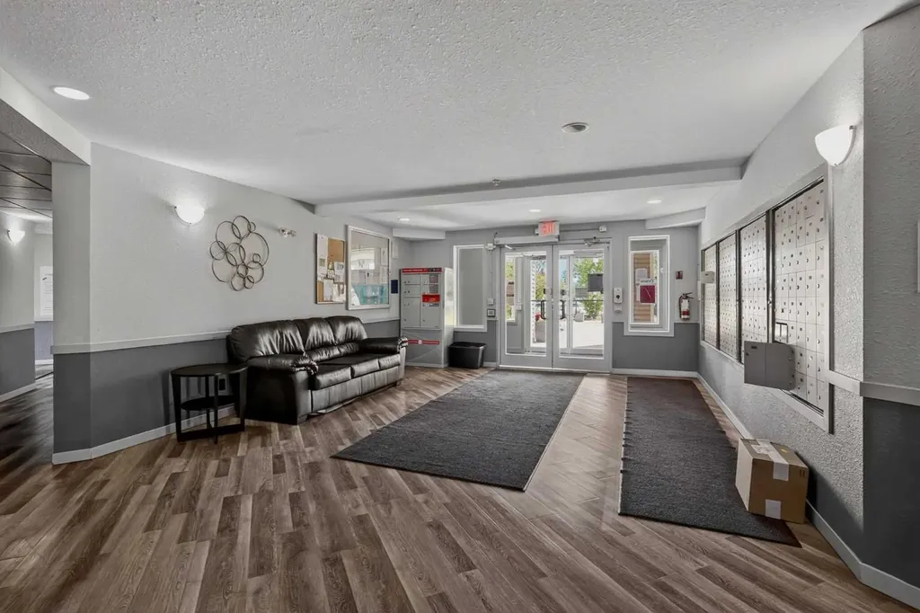 1717 60 Street SE Calgary AB T2A 7Y7