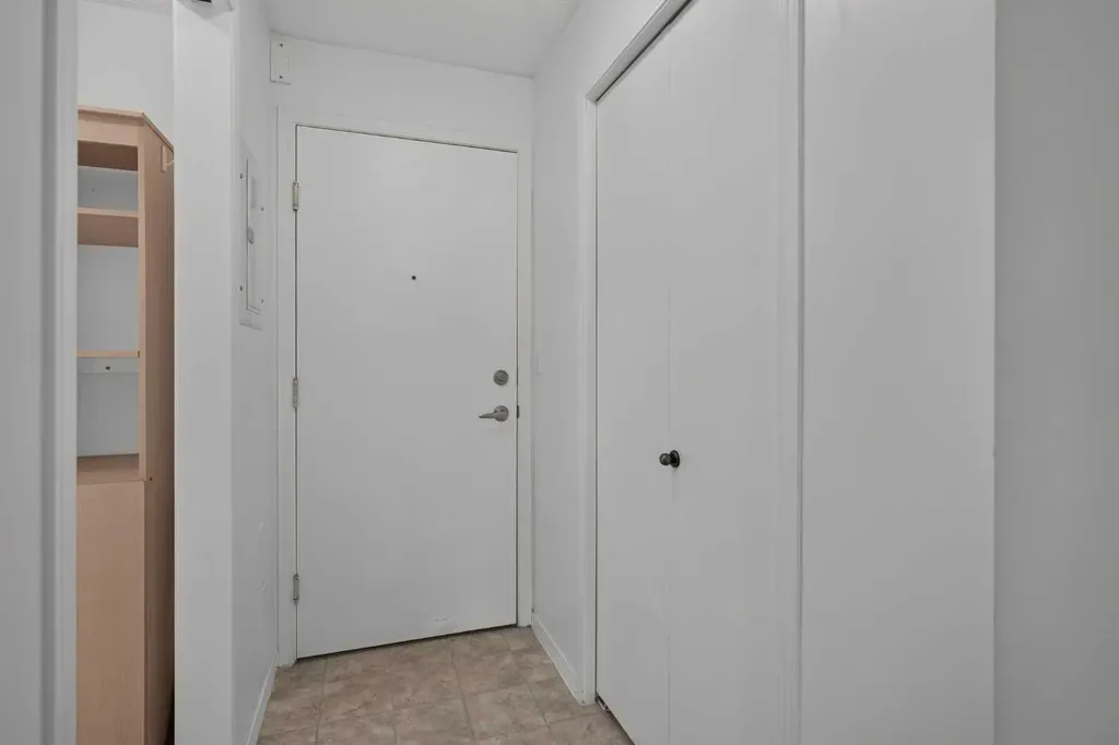 1717 60 Street SE Calgary AB T2A 7Y7