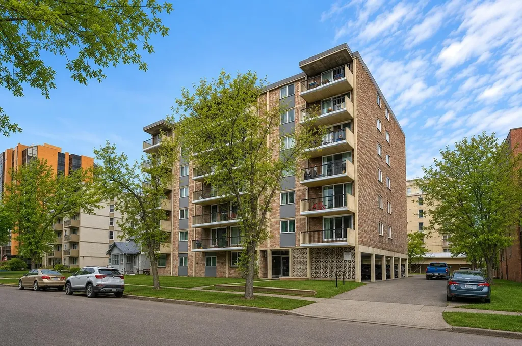 1312 13 Avenue SW Calgary AB T3C 0T3