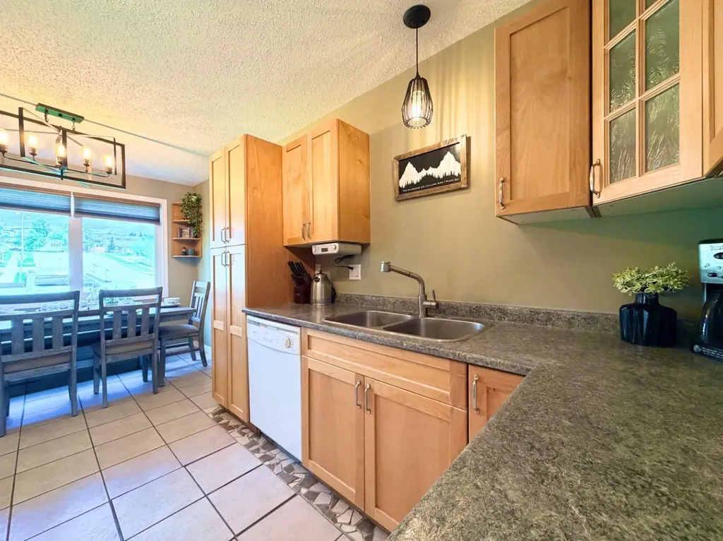 53 97 Avenue Grande Cache AB T0E 0Y0