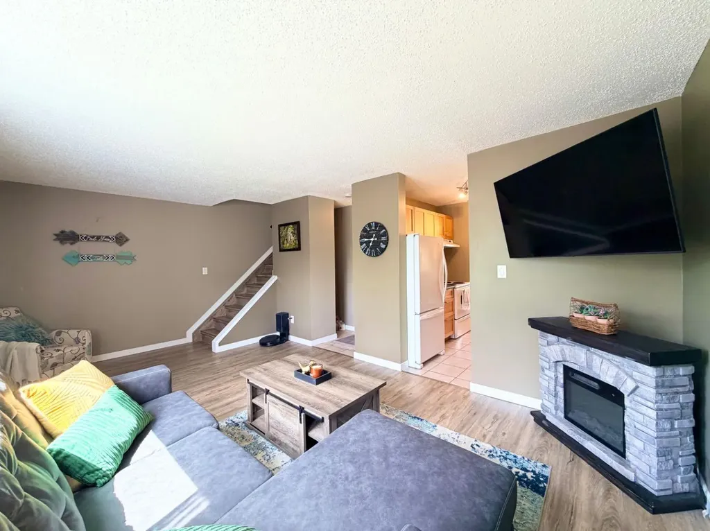 53 97 Avenue Grande Cache AB T0E 0Y0