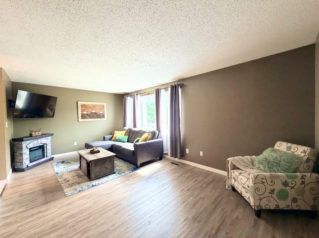 53 97 Avenue Grande Cache AB T0E 0Y0