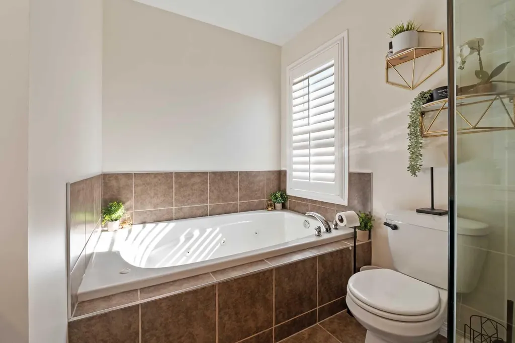 18 Windcreek Terrace Airdrie AB T4B 0Y4