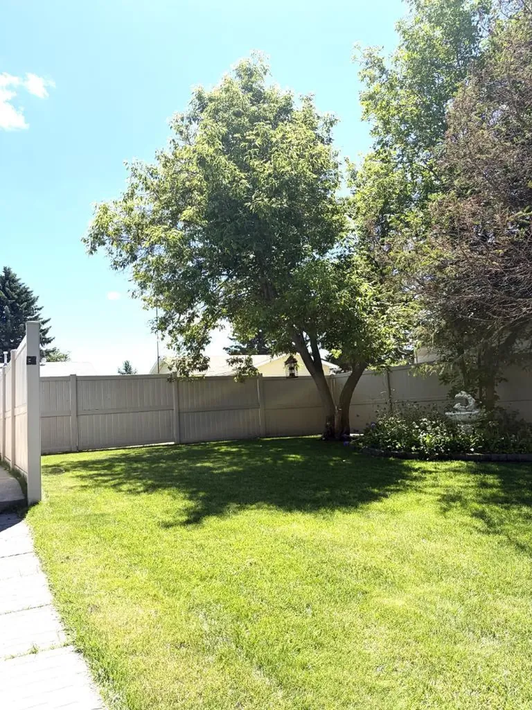 5144 35 Street E Innisfail AB T4G 1H3
