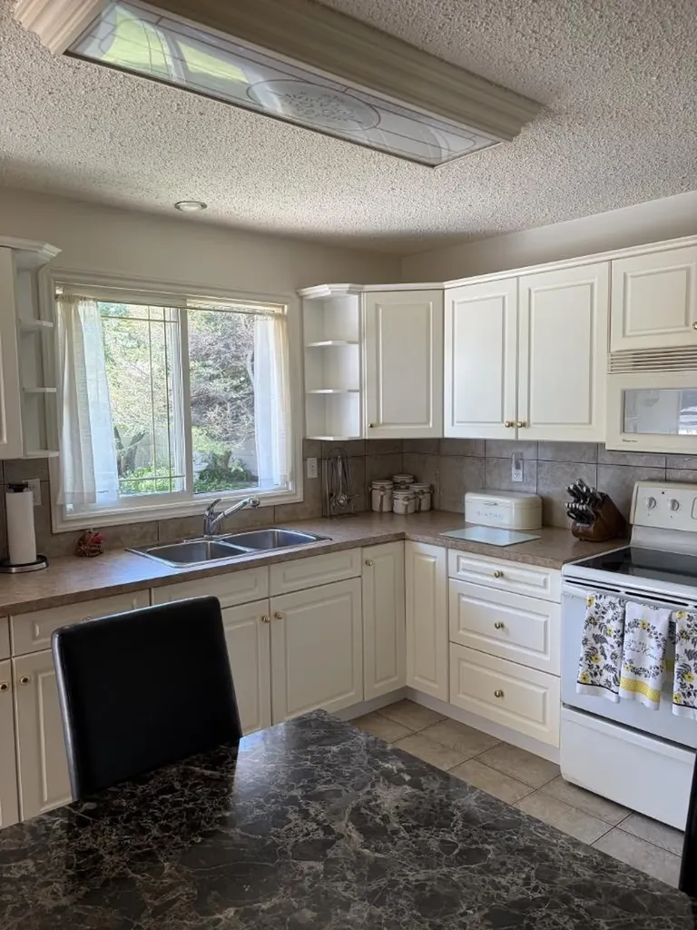 5144 35 Street E Innisfail AB T4G 1H3