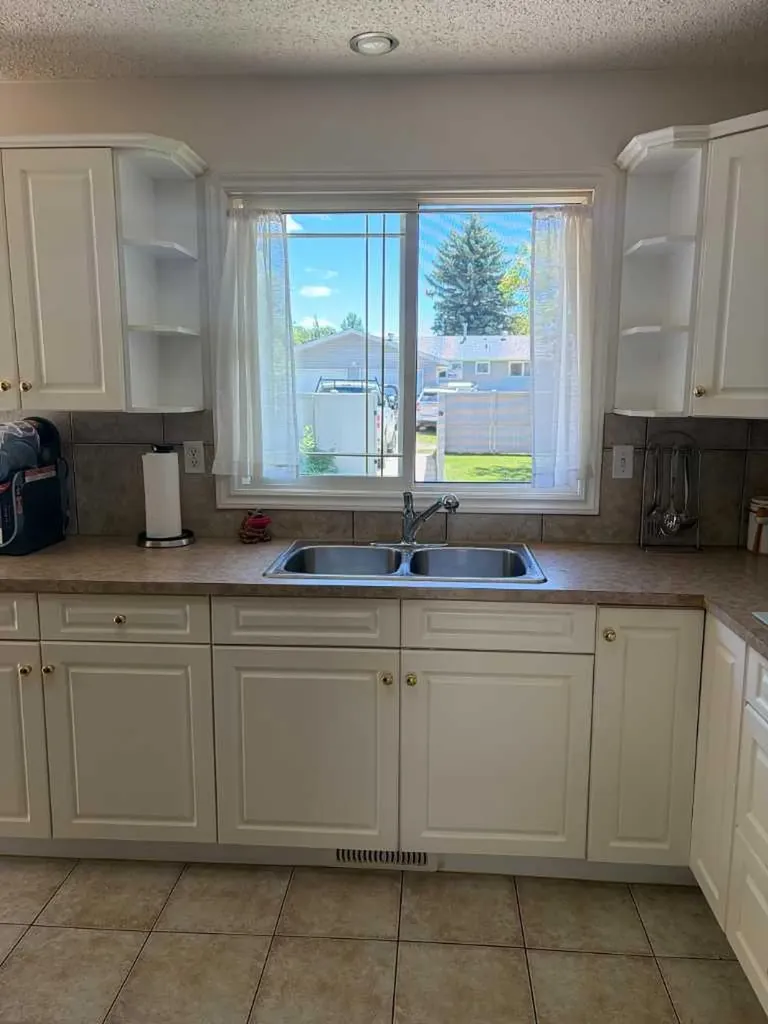 5144 35 Street E Innisfail AB T4G 1H3