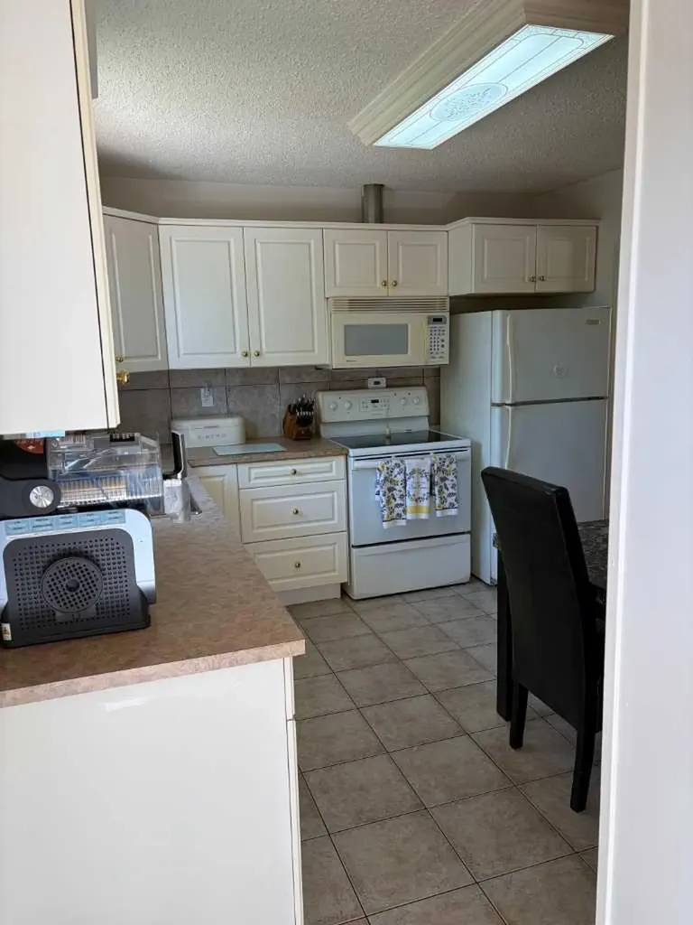 5144 35 Street E Innisfail AB T4G 1H3