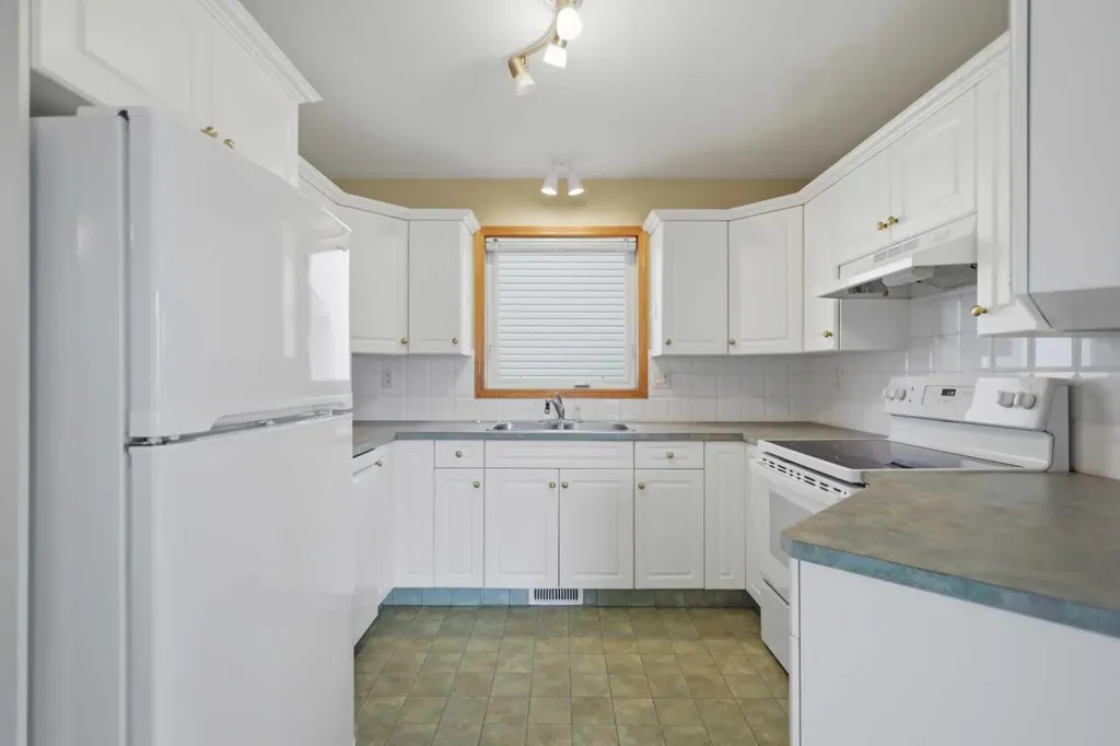 69 Durand Crescent Red Deer AB T4R 3A7