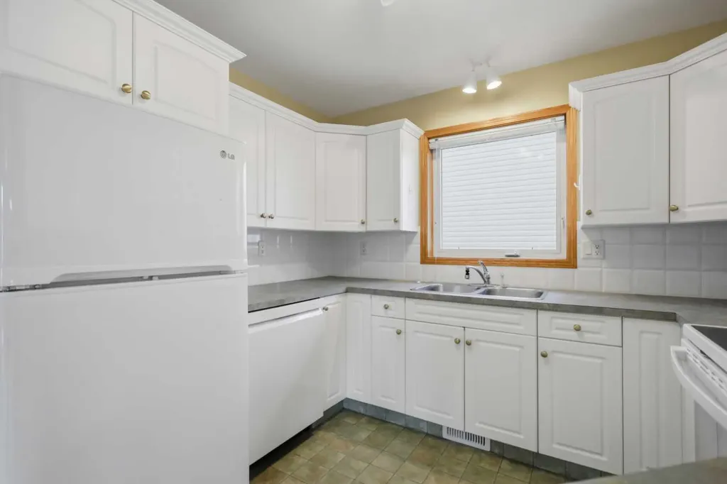 69 Durand Crescent Red Deer AB T4R 3A7