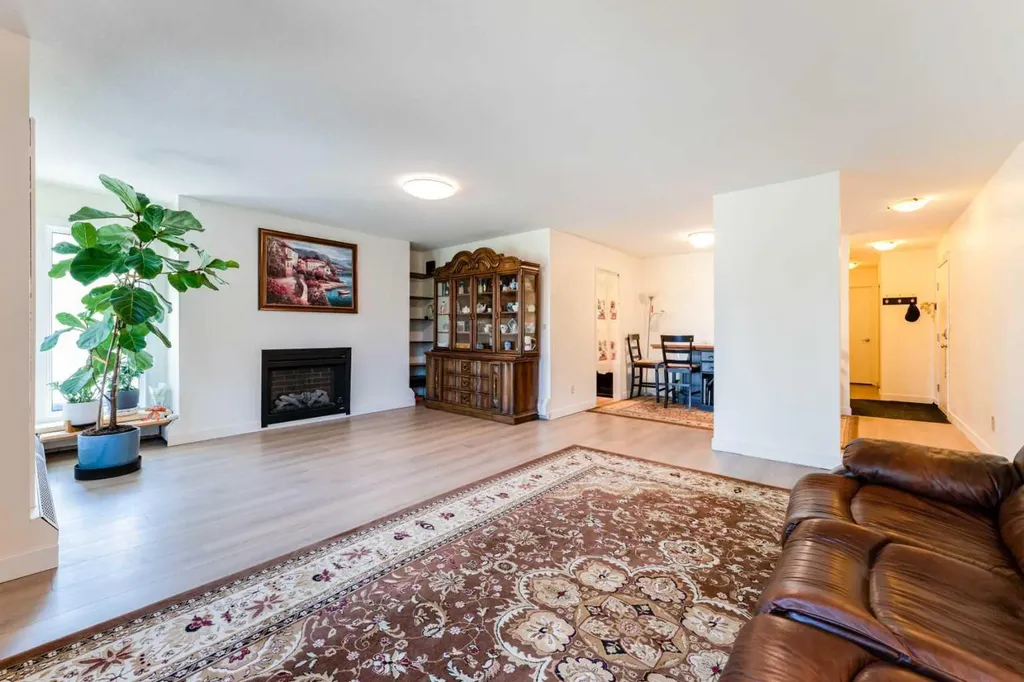 3747 42 Street NW Calgary AB T3A 2W4
