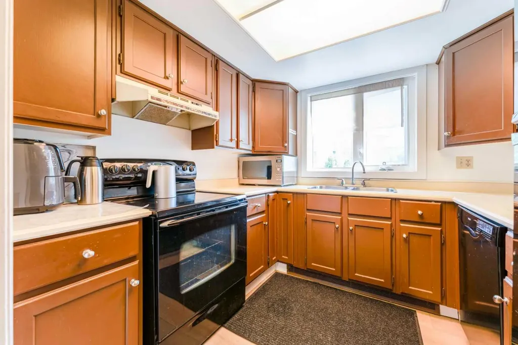 3747 42 Street NW Calgary AB T3A 2W4