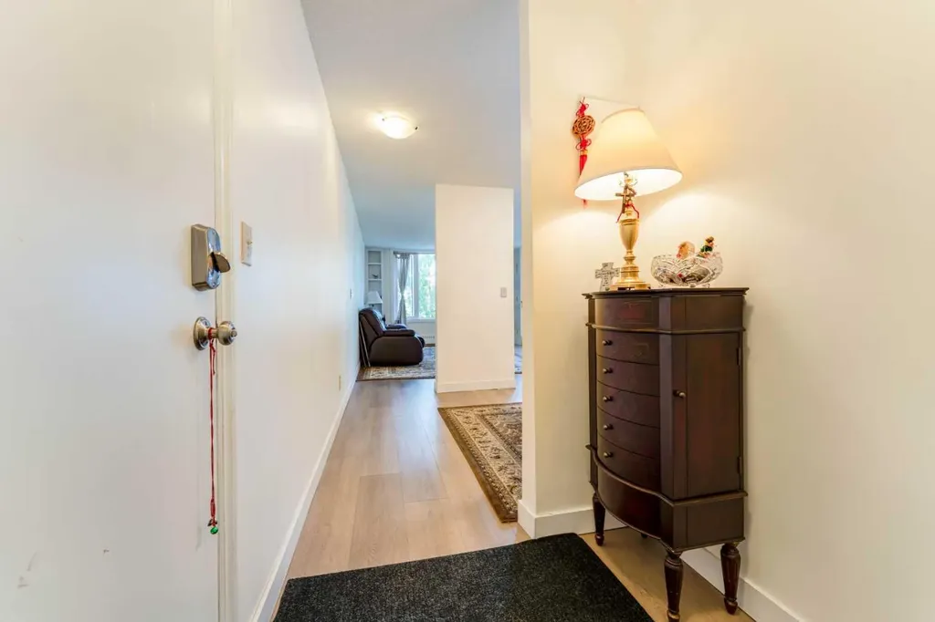 3747 42 Street NW Calgary AB T3A 2W4