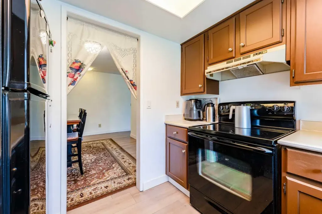 3747 42 Street NW Calgary AB T3A 2W4