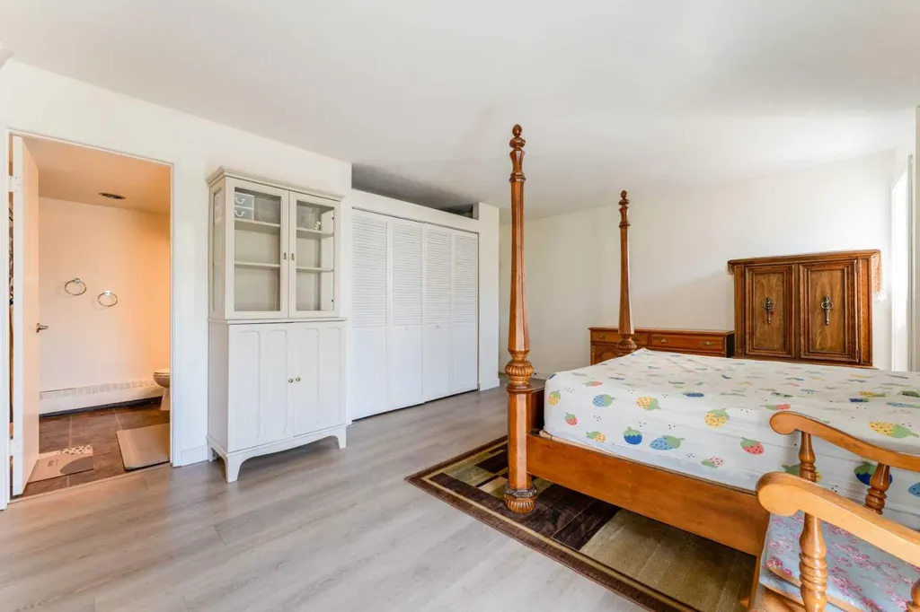 3747 42 Street NW Calgary AB T3A 2W4