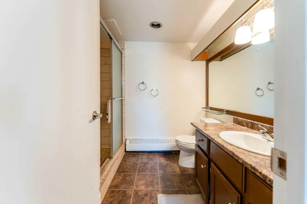 3747 42 Street NW Calgary AB T3A 2W4